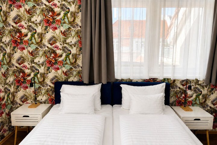 Room 21 of 118