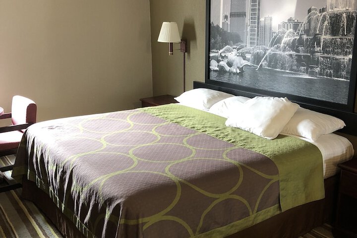 1 King Bed (19 of 24)