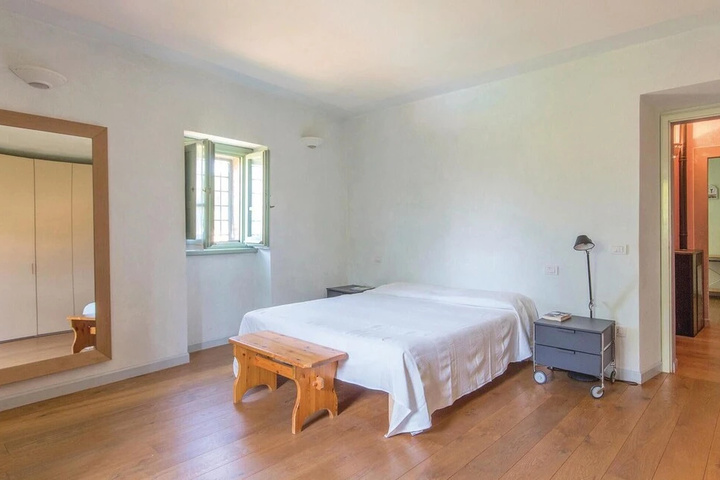 Room 2 of 17