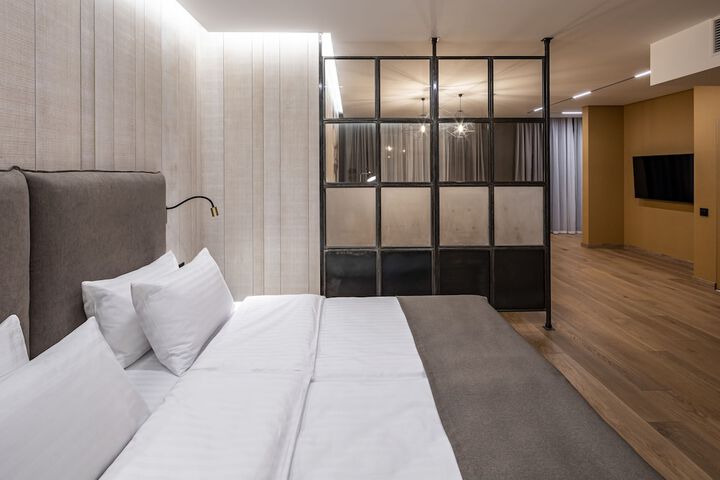 Room 34 of 126