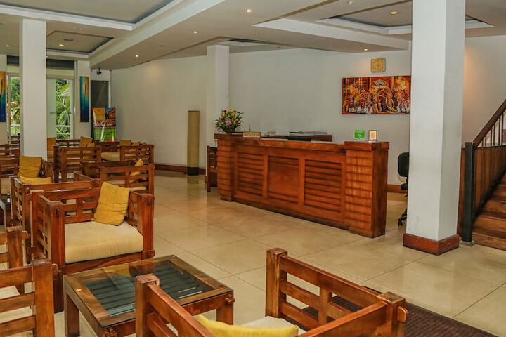 Entrance & Lobby