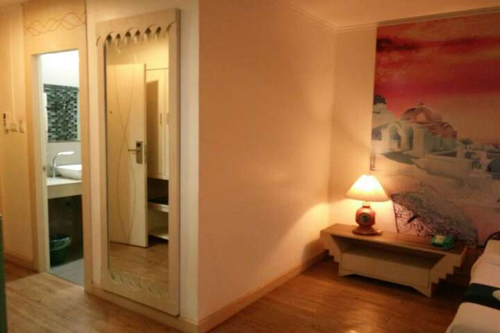 Room 15 of 147