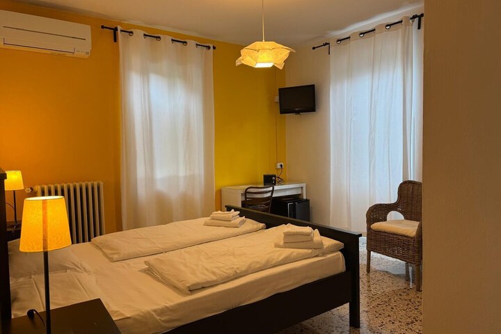 Room 49 of 158