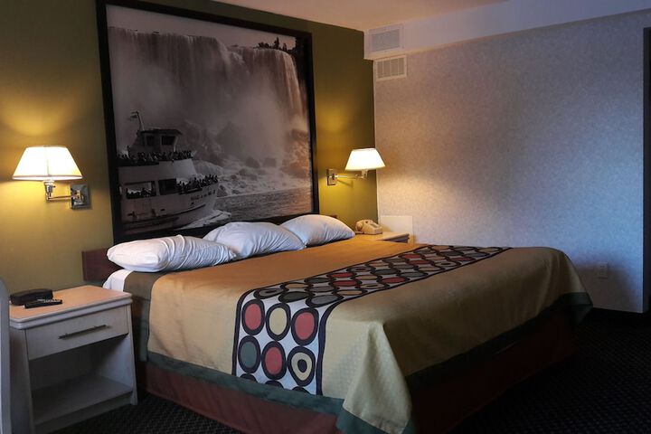 1 King Bed (10 of 12)