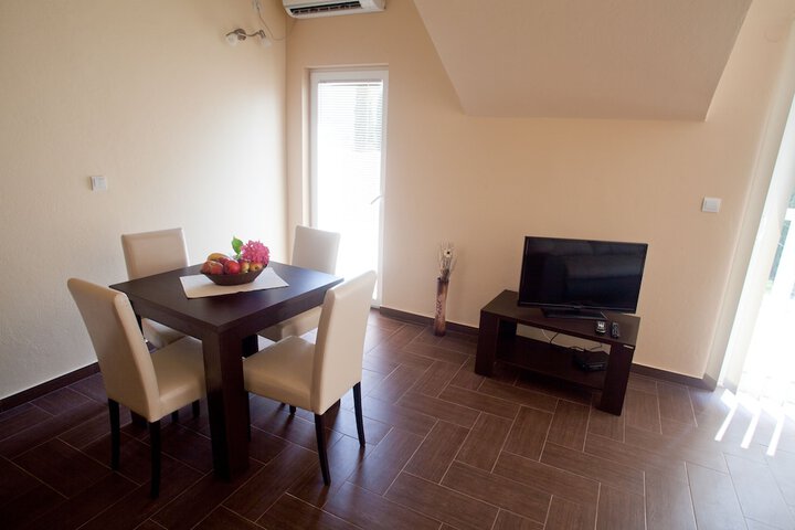 Room 15 of 49