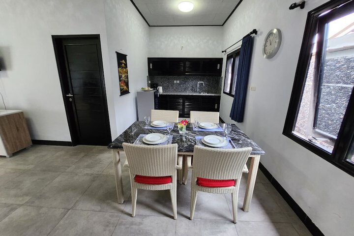 Dining 74 of 111