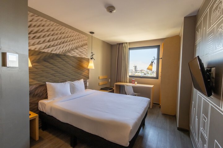 Room 3 of 38