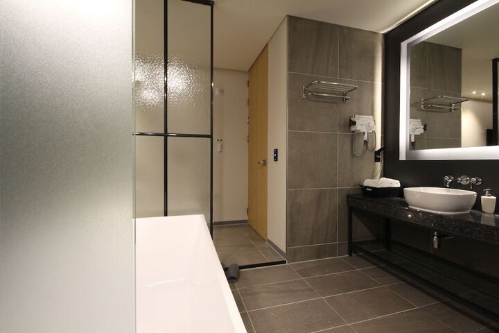 Room 41 of 59