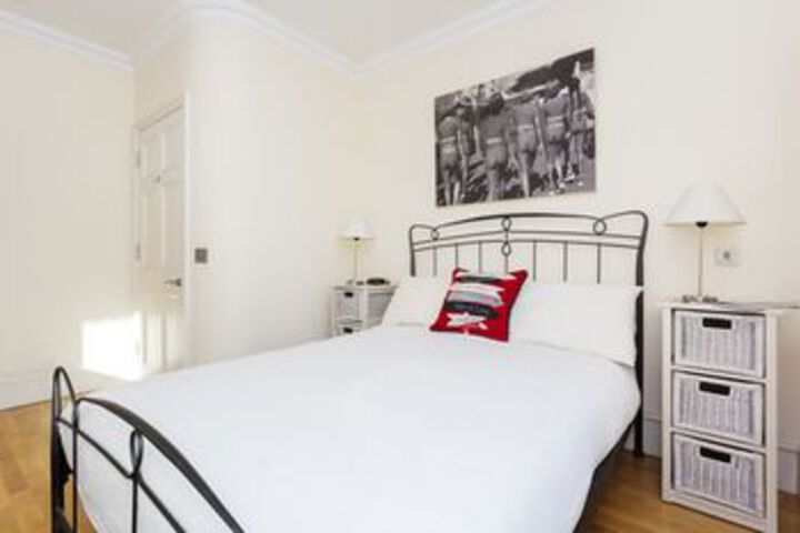 Room 5 of 18
