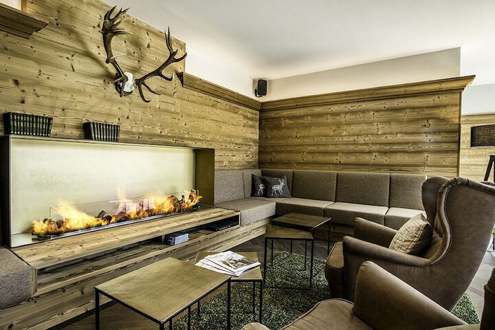 Lounge 39 of 50