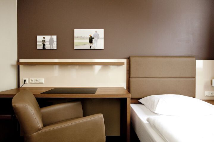 Room 4 of 87