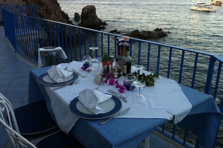 Dining 34 of 44