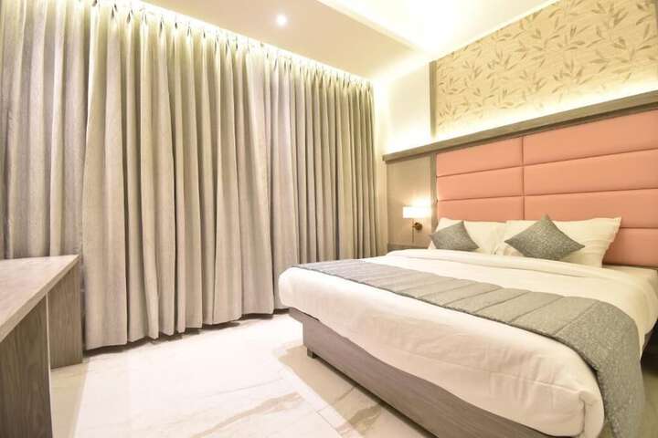 Room 4 of 25