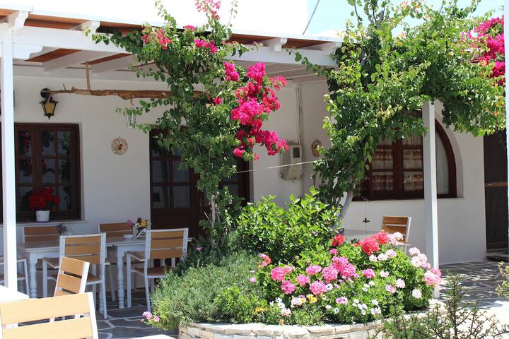 Hotel Exterior 44 of 54