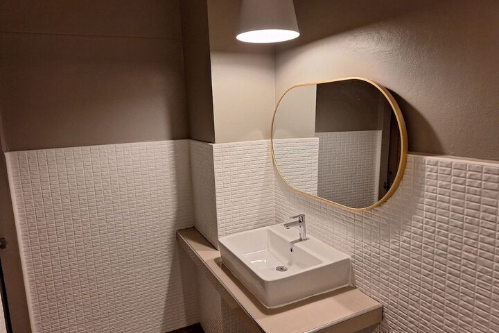 Room 51 of 63