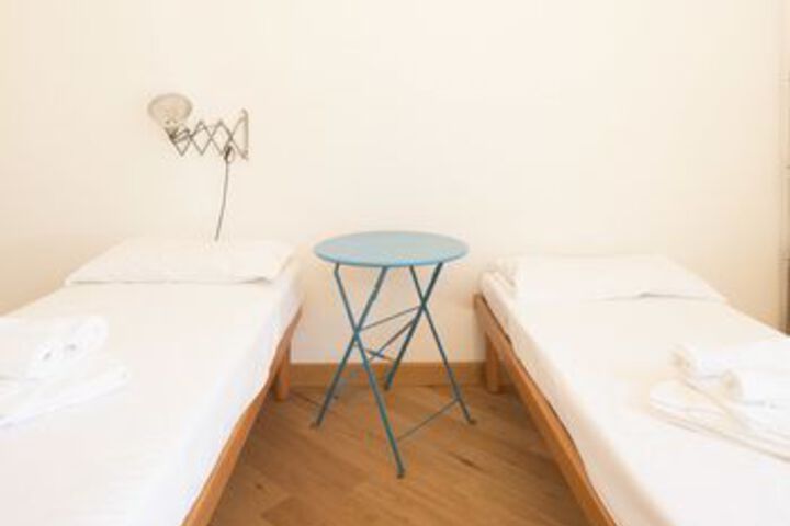 Room 13 of 40