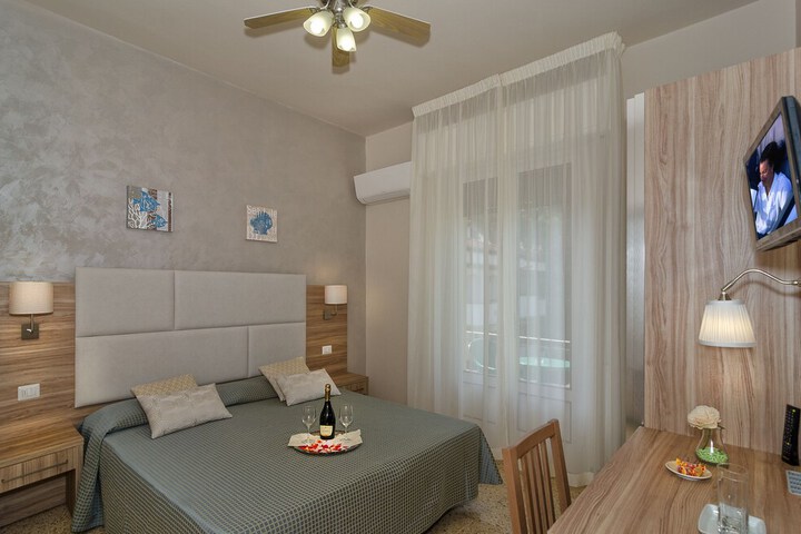 Room 13 of 68