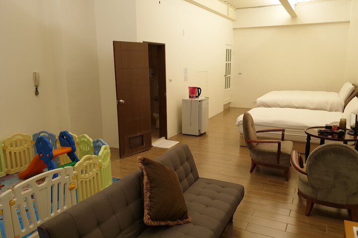 Room 25 of 82