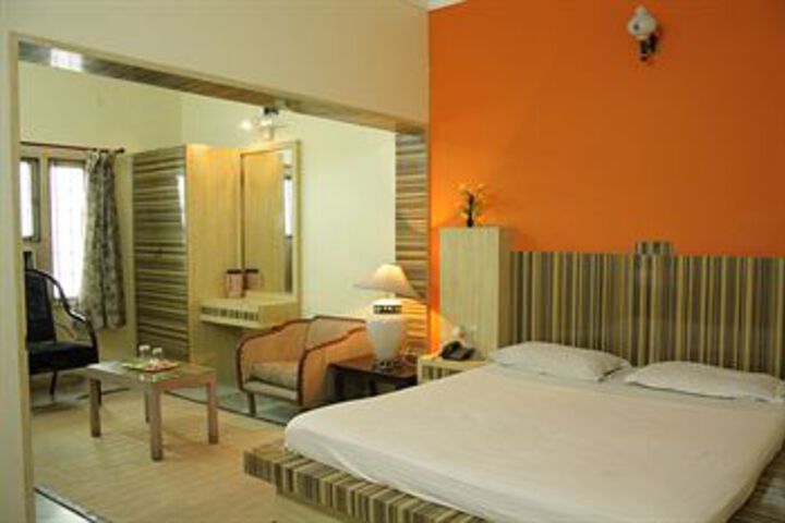 Room 6 of 14