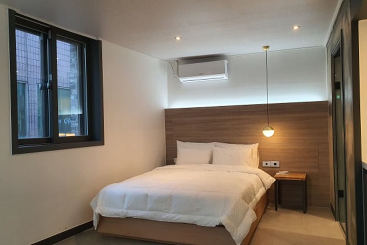 Room 7 of 92