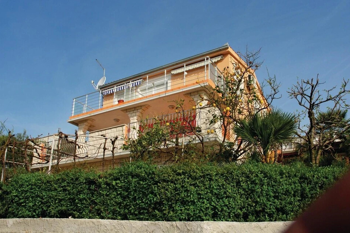 Stunning Home in Okrug Gornji With Wifi and 1 Bedrooms