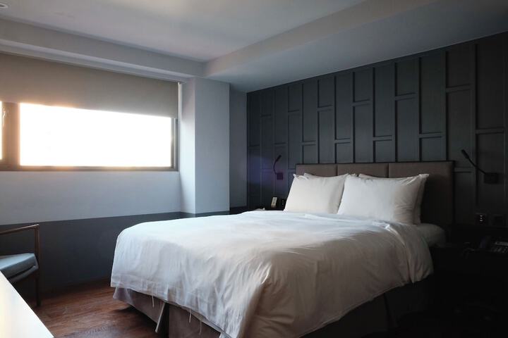 Room 25 of 38