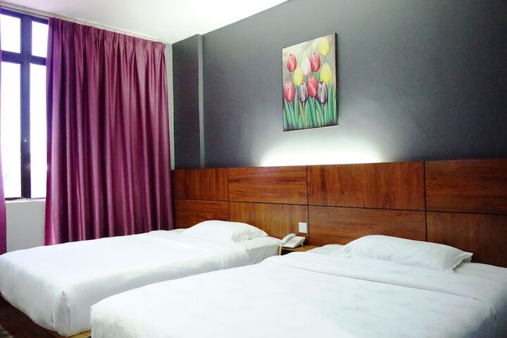 Room 9 of 33