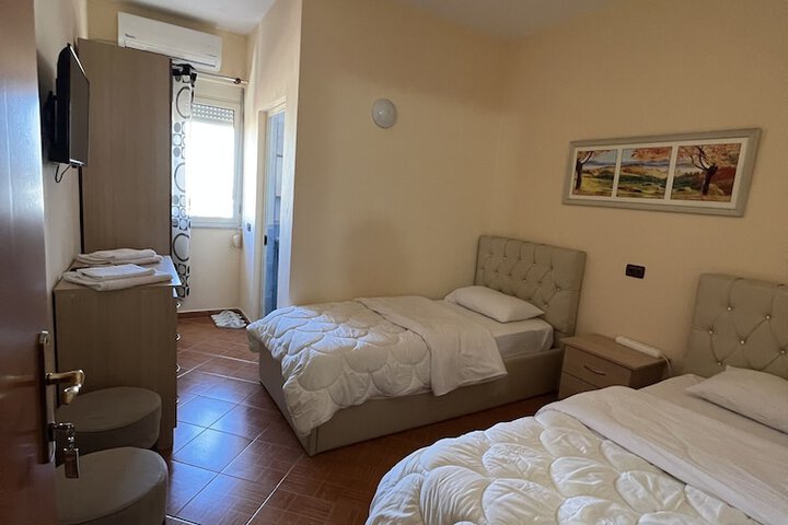 Room 8 of 34