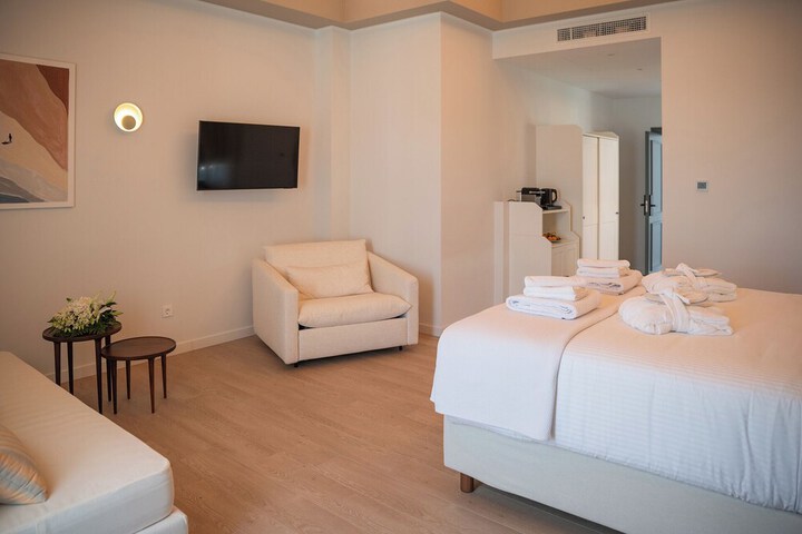 Room 44 of 182