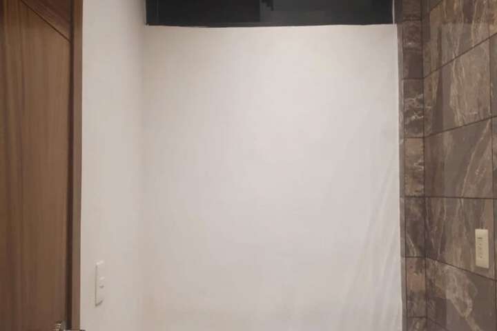 Room 19 of 38