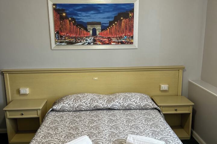 Room 8 of 38