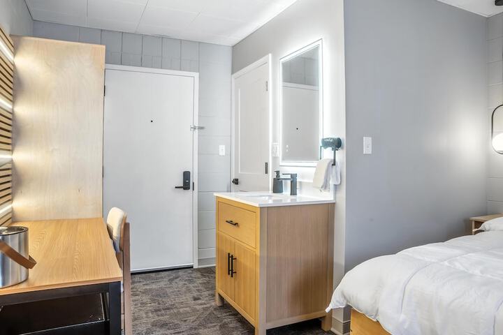 Room 7 of 32