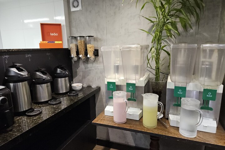 Breakfast/Coffee Service 13 of 23