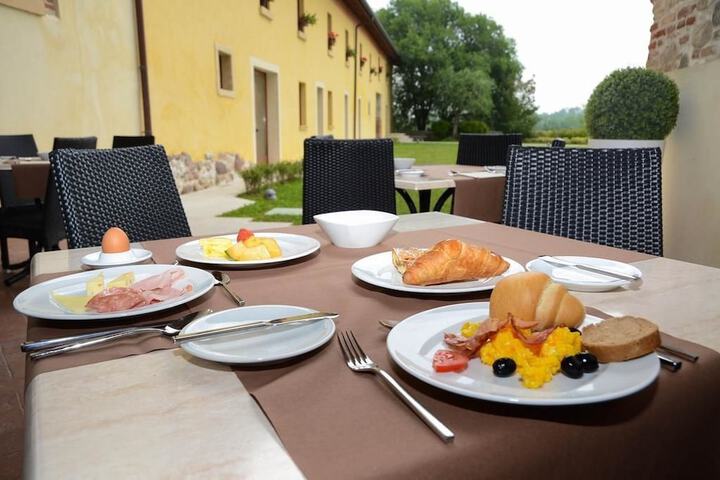 Breakfast/Coffee Service 34 of 46