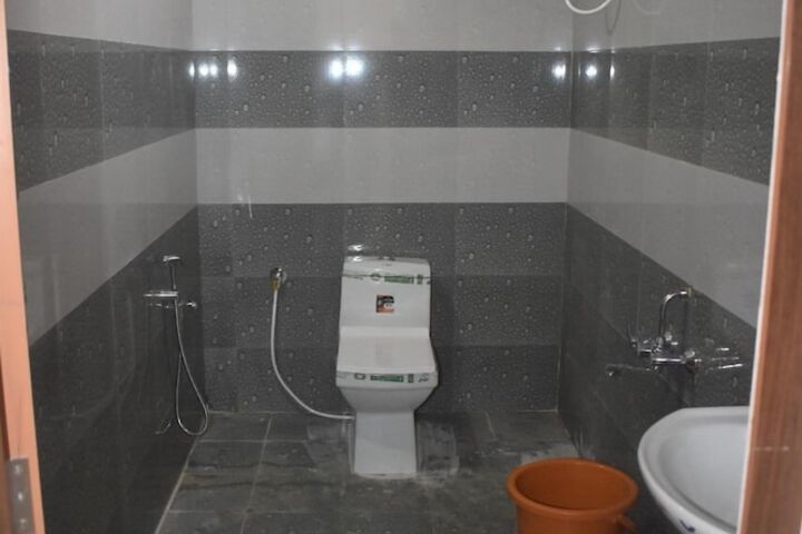 Room 6 of 40