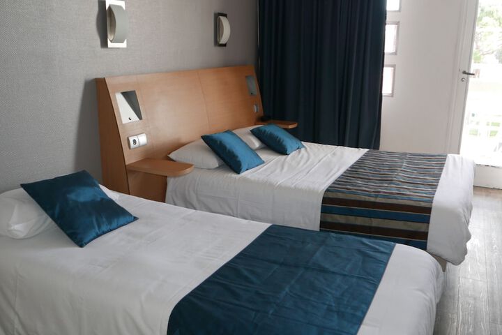 Room 13 of 35