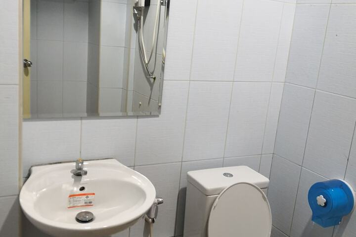 Room 9 of 19