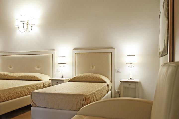 Room 10 of 75