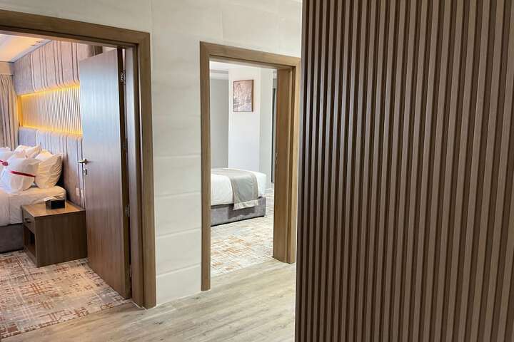 Room 32 of 68