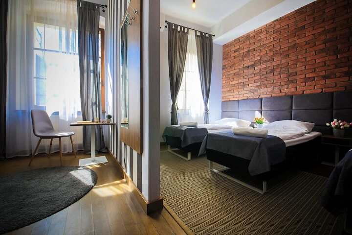 Room 14 of 66
