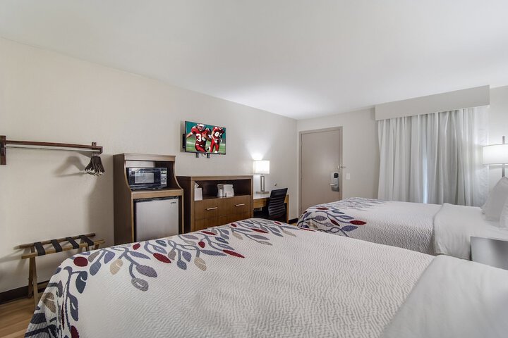 Deluxe 2 Queen Beds (4 of 12)