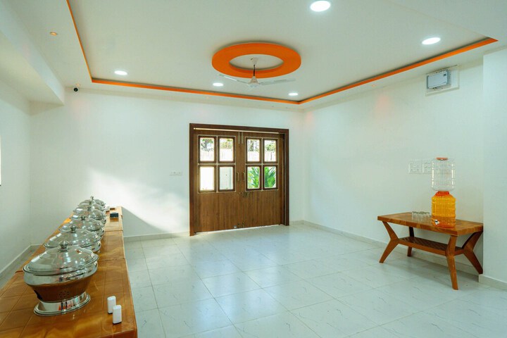 Ballroom/Hall 24 of 43