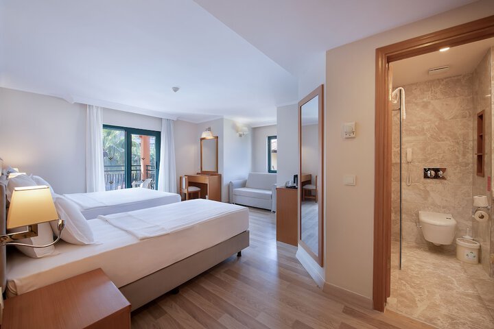 Room 10 of 203