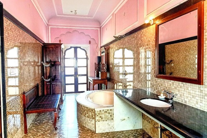 Room 43 of 62