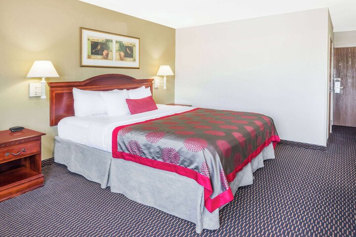 1 King Bed (18 of 20)