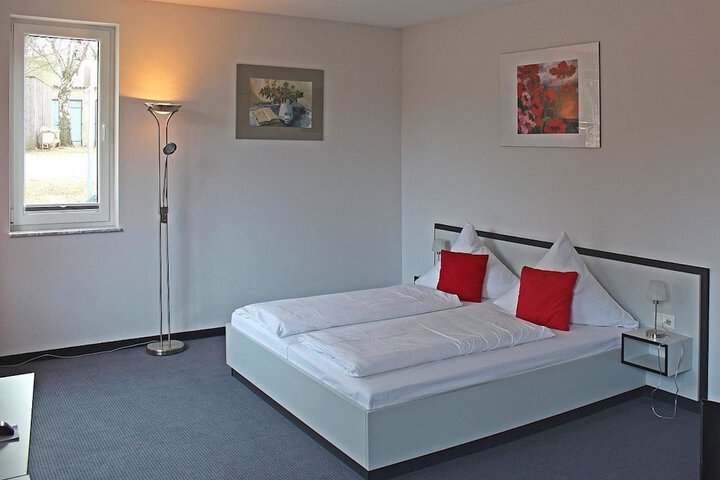 Room 10 of 37
