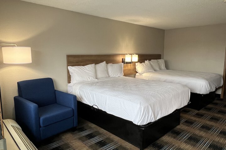 2 Queen Beds (2 of 10)