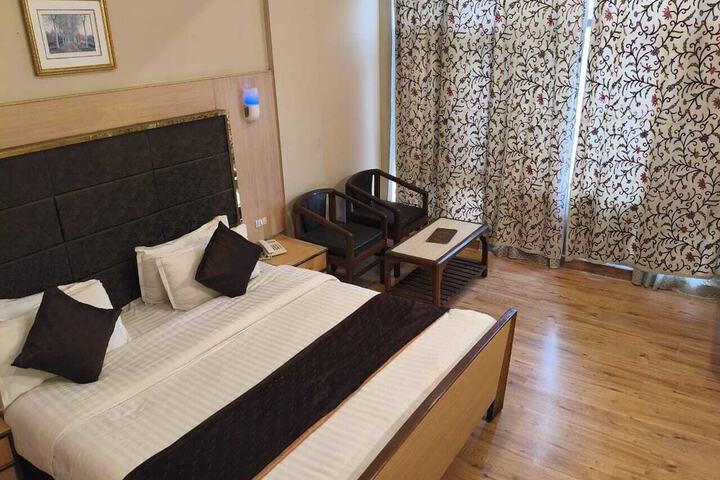 Room 7 of 28