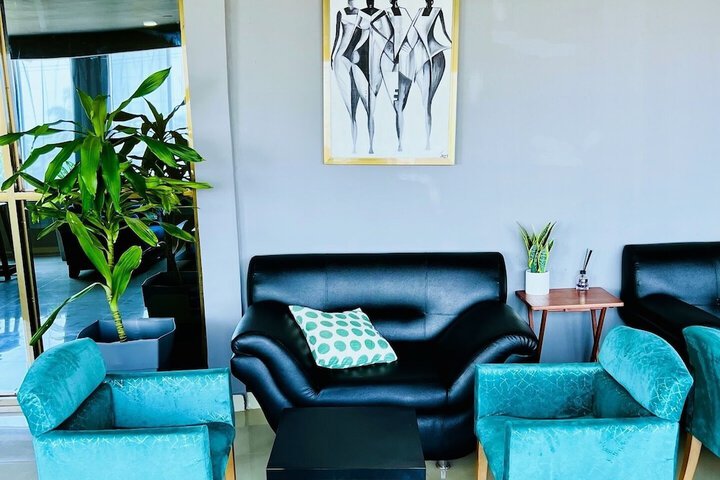Lounge 48 of 57