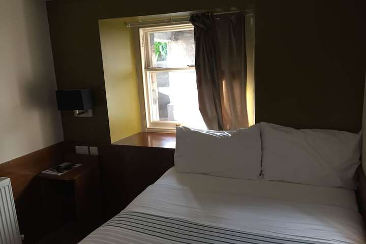 Room 12 of 37